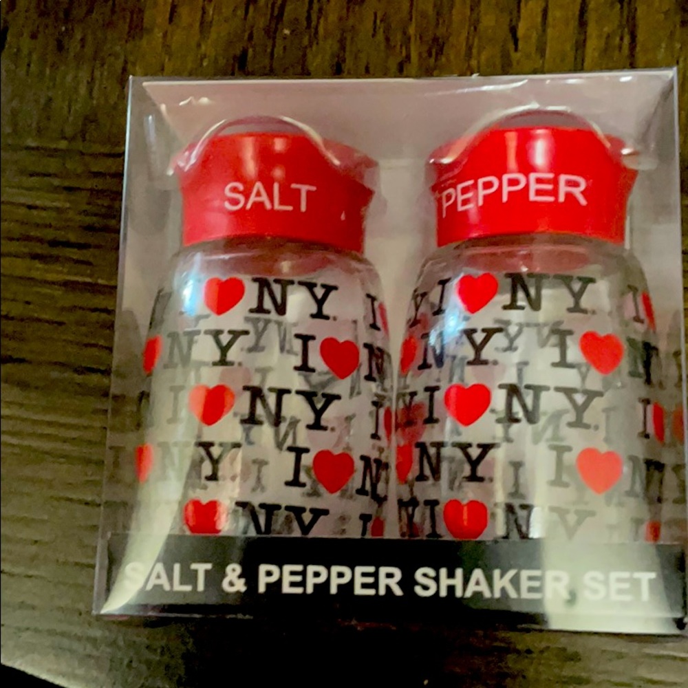 NWT I ❤️ NYC Salt & pepper shakers